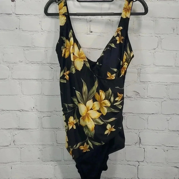 Silhouette Solutions One Piece Figure Flattering Swimsuit black/gold size 14 - Picture 1 of 15